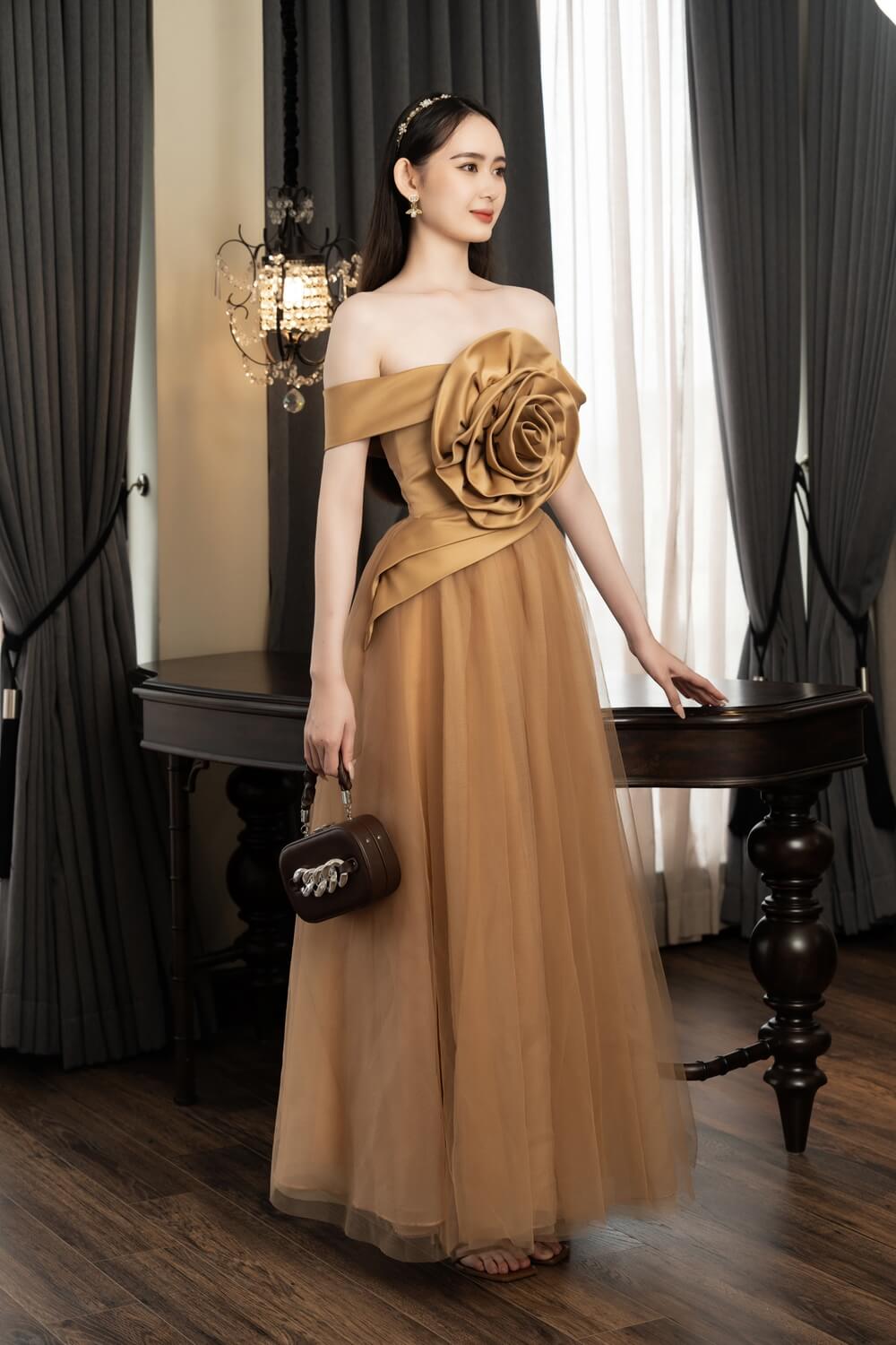Blunt Off-Shoulder Dress 