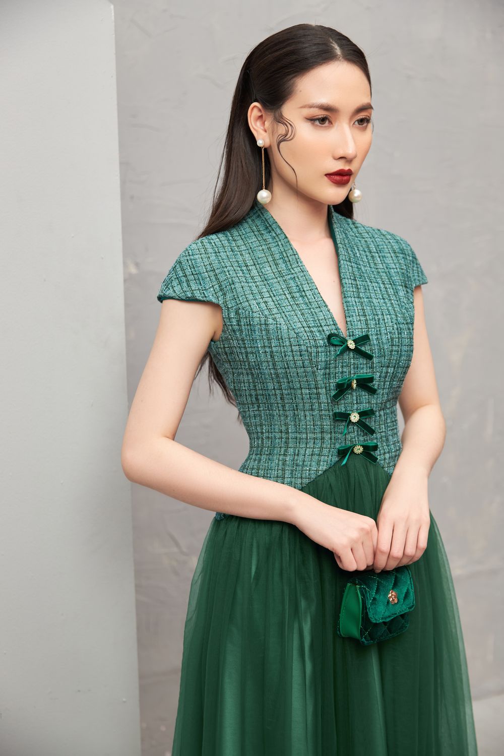 Nomi V-Neck Midi Dress 