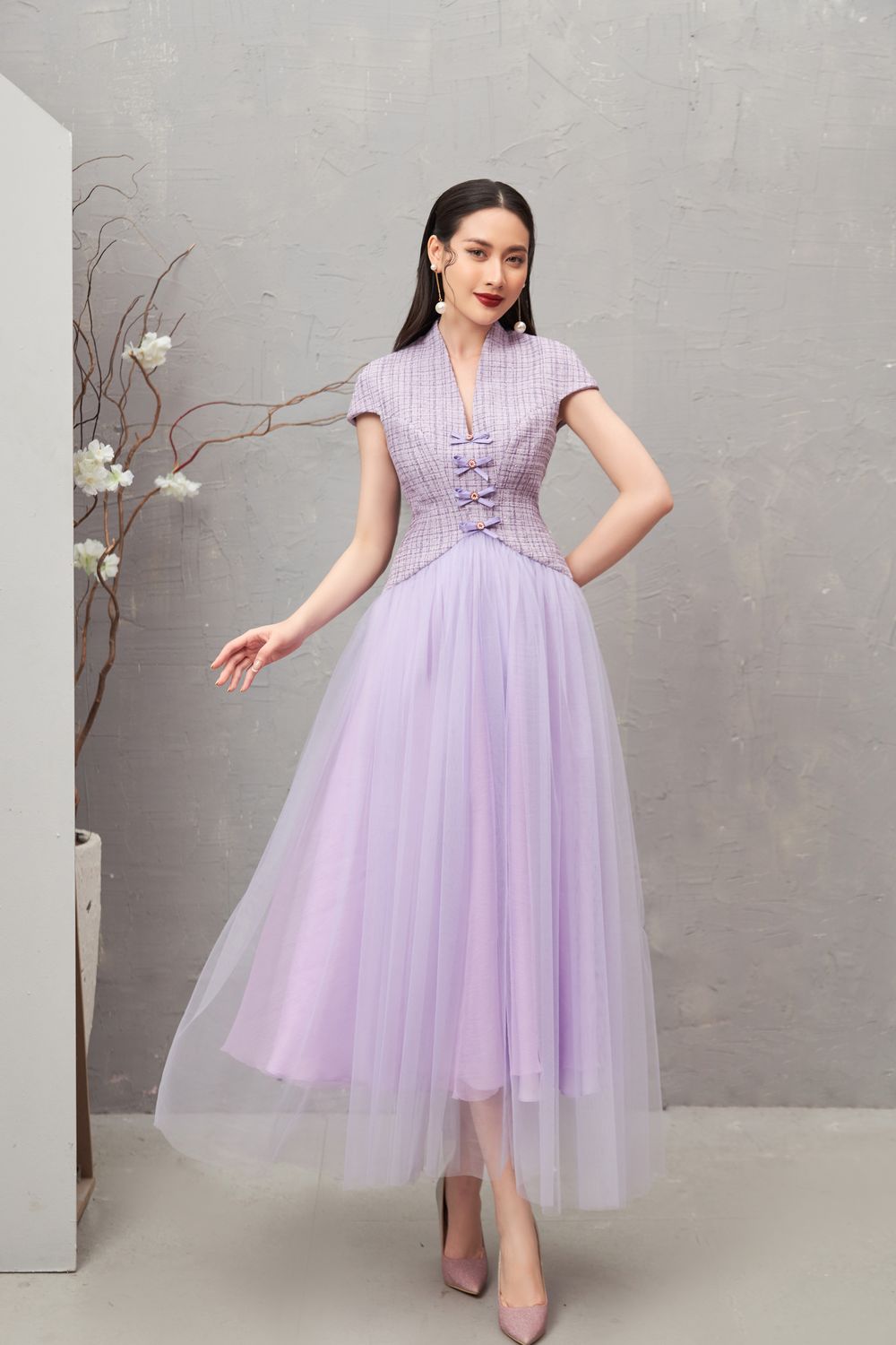 Nomi V-Neck Midi Dress 