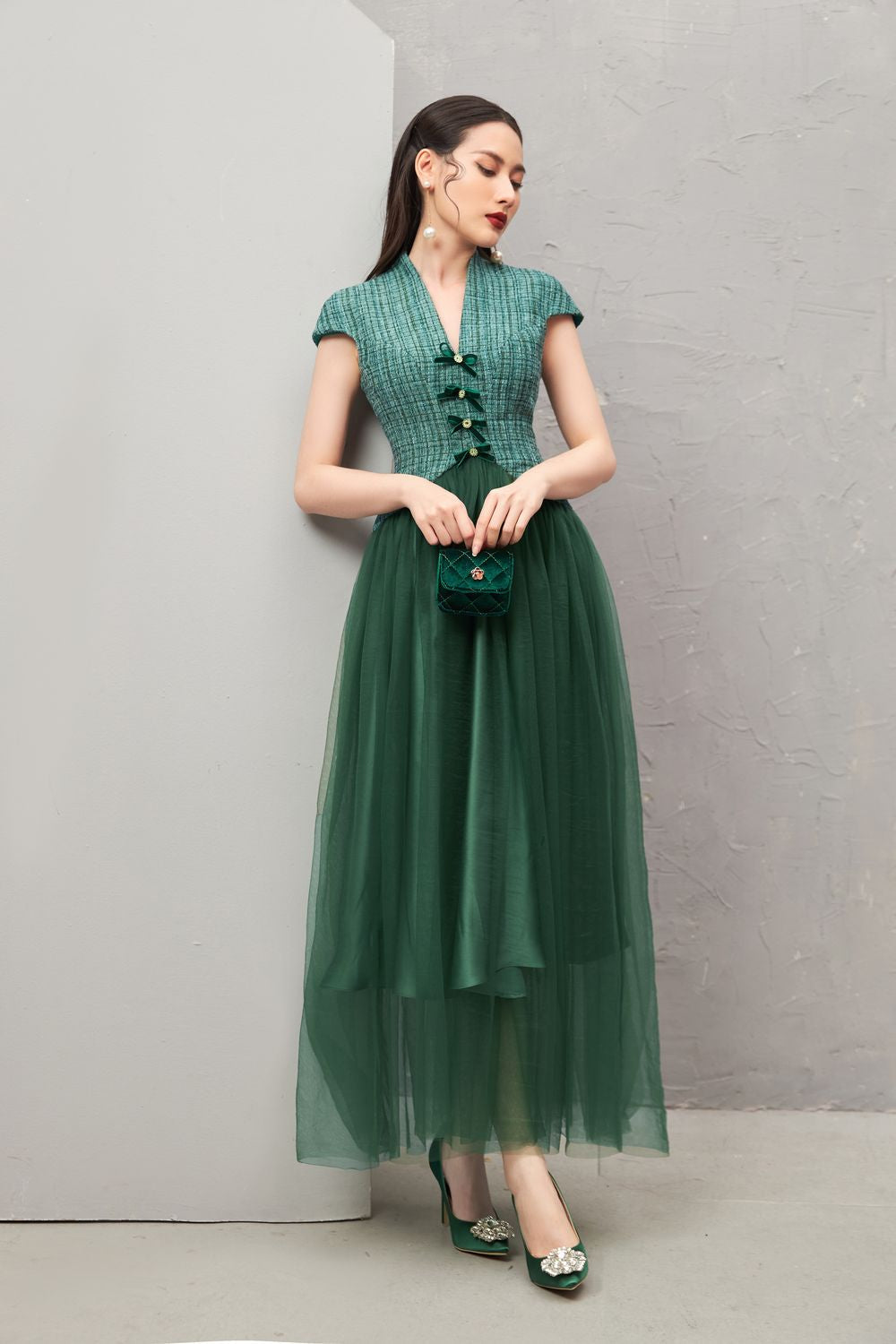 Nomi V-Neck Midi Dress 
