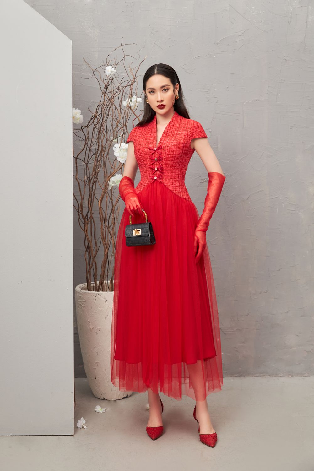 Nomi V-Neck Midi Dress 
