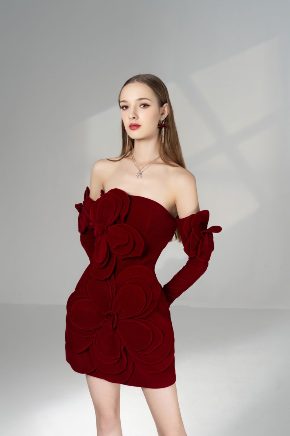Amora Flower Applique Velvet Gloves